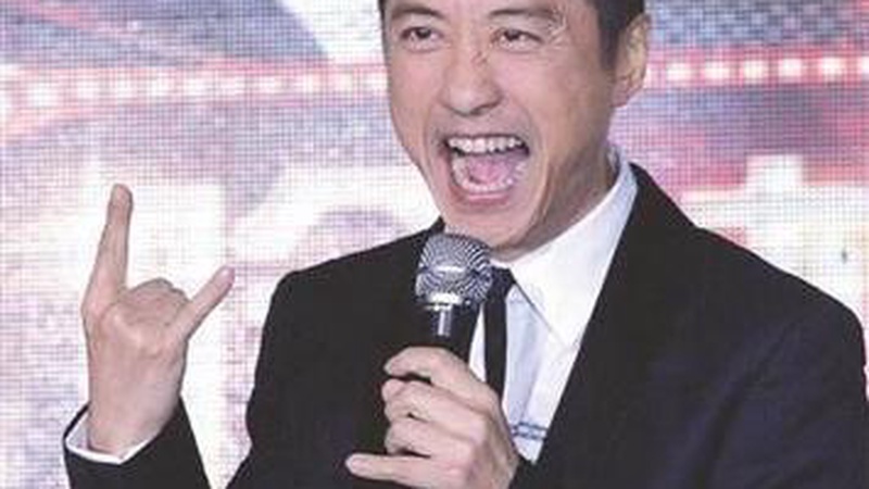 庾澄庆窦靖童候场偶遇畅聊恩利，乐坛三代人温馨同框